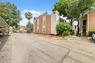 2001 Bering Dr, Houston, TX 77057 - Photo 2