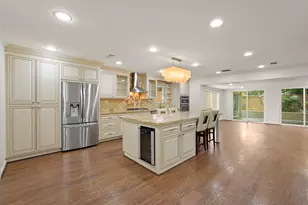 4526 Benning Dr, Houston, TX 77035 - Photo 10