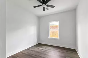 6010 Bobby Burns St, Houston, TX 77028 - Photo 18