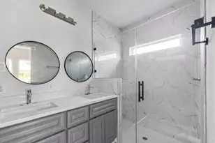 6010 Bobby Burns St, Houston, TX 77028 - Photo 12