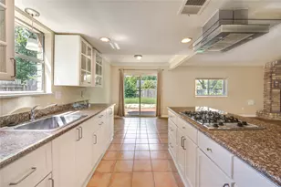 3702 Royal Manor Dr, Houston, TX 77082 - Photo 10