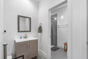 2222 Wavell St, Houston, TX 77088 - Photo 20