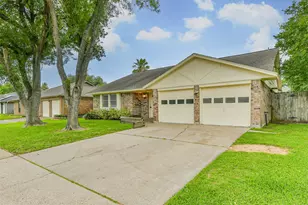 2230 E Clare St, Deer Park, TX 77536 - Photo 2
