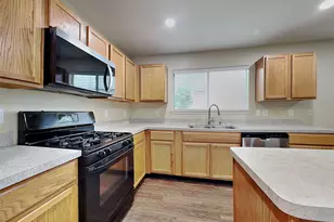 8102 Sweetstone Bluff Ln, Cypress, TX 77433 - Photo 2