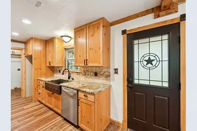 101-1/2 Avenue J, Dickinson, TX 77539 - Photo 6