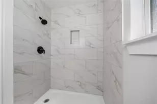 5102 Tavenor Ln, Houston, TX 77048 - Photo 16