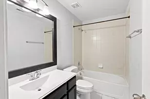2913 Landing Edge Ln, League City, TX 77539 - Photo 16