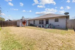 5227 Honeyvine Dr, Houston, TX 77048 - Photo 6