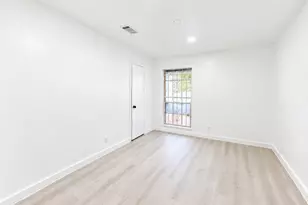 10807 Safeguard St, Houston, TX 77047 - Photo 12