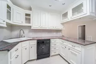 9650 Val Verde St, Houston, TX 77063 - Photo 16