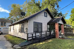 605 E Hunnicutt St, Baytown, TX 77520 - Photo 2