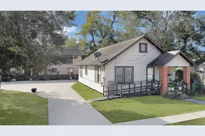 605 E Hunnicutt Street, Baytown, TX 77520 - Photo 1