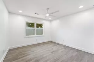 11907 Renwick Dr, Houston, TX 77035 - Photo 8