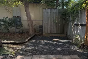 5724 1/2 Parwill St, Houston, TX 77081 - Photo 12