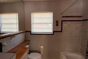 5724 1/2 Parwill St, Houston, TX 77081 - Photo 6