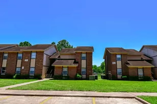 3025 Waller St, Waller, TX 77484 - Photo 2