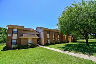 3025 Waller St, Waller, TX 77484 - Photo 4