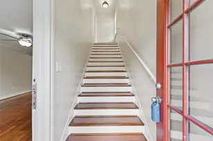 1637 Castle Ct, Houston, TX 77006 - Photo 12