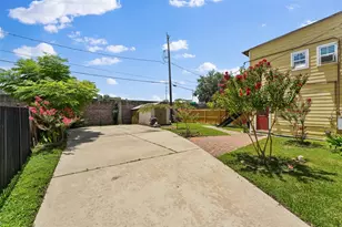 1637 Castle Ct, Houston, TX 77006 - Photo 14