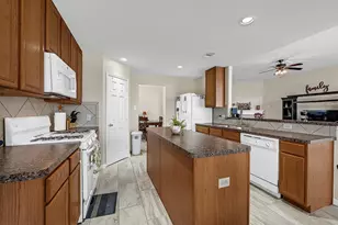 9920 Climbing Tree St, Conroe, TX 77385 - Photo 8