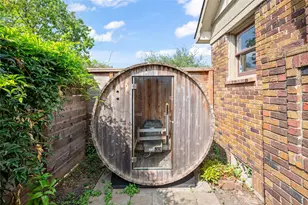 768 E 16th St, Houston, TX 77008 - Photo 44