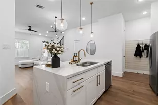 9011 Wellspring Dr, Houston, TX 77080 - Photo 12