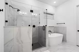 9011 Wellspring Dr, Houston, TX 77080 - Photo 18