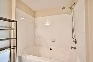 7575 Kirby Dr, Houston, TX 77030 - Photo 20
