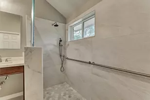 27 E Russet Grove Cir, The Woodlands, TX 77384 - Photo 22