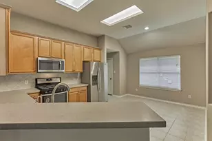 27 E Russet Grove Cir, The Woodlands, TX 77384 - Photo 12