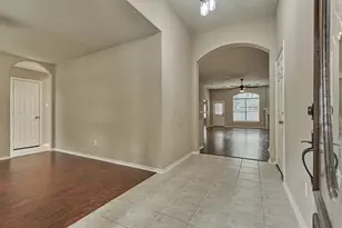 27 E Russet Grove Cir, The Woodlands, TX 77384 - Photo 4