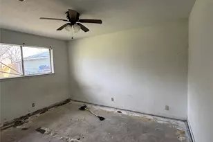 1321 Sagebrush St, Angleton, TX 77515 - Photo 10