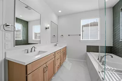 2704 Grand Fountains Drive #H, Houston, TX 77054 - Photo 12