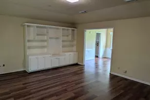 327 Primrose Rd, Jones Creek, TX 77541 - Photo 4