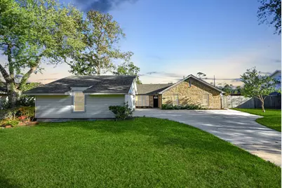 103 Cherry Tree Lane, Friendswood, TX 77546 - Photo 2