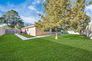 103 Cherry Tree Ln, Friendswood, TX 77546 - Photo 8