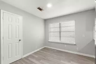7938 Snowden St, Houston, TX 77028 - Photo 10
