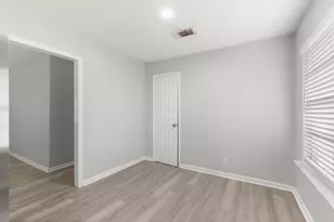 7938 Snowden St, Houston, TX 77028 - Photo 12