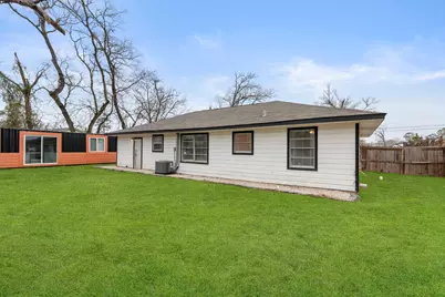 7938 Snowden Street, Houston, TX 77028 - Photo 32