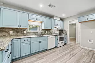 203 Chestnut St, Lake Jackson, TX 77566 - Photo 12