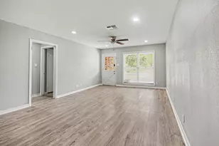 203 Chestnut St, Lake Jackson, TX 77566 - Photo 8