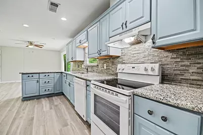 203 Chestnut Street, Lake Jackson, TX 77566 - Photo 10