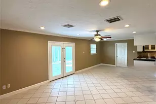 5811 McKnight St, Houston, TX 77035 - Photo 16
