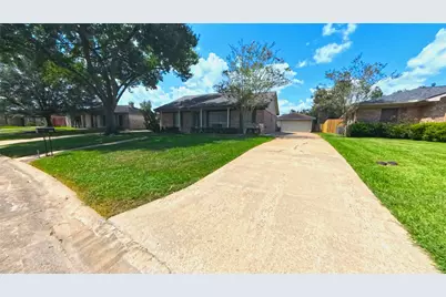1115 Newport Boulevard, League City, TX 77573 - Photo 2