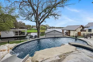 205 Beaver Cir, Horseshoe Bay, TX 78657 - Photo 10