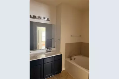 7534 Abbey Point Lane, Houston, TX 77049 - Photo 10