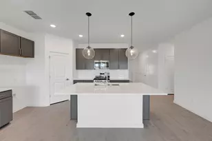7711 Jade Crst Dr, Angleton, TX 77515 - Photo 4