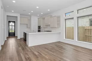 311 Eileen Dr, Rosenberg, TX 77471 - Photo 2