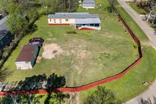 606 S S Pine Hill St, Pinehurst, TX 77362 - Photo 1