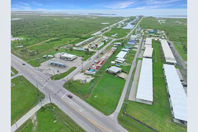 1012 N Stingaree Drive, Crystal Beach, TX 77650 - Photo 14